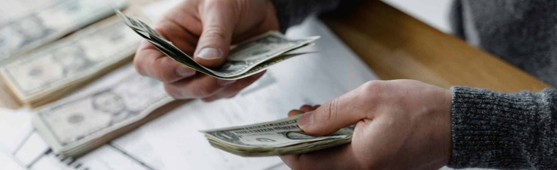 İcranın Geri Bırakılması / Tehiri İcra Kararı Almayan Borçlu Yönünden İlamın İnfazı İçin Takibe Devam Edilmesi Mümkün mü - Teminat Mektubu - İcra ve İflas Kanunu - Kayseri İcra Avukatı - İlamlı İcra Takibi - Kayseri Avukat Zülküf Arslan Hukuk Bürosu